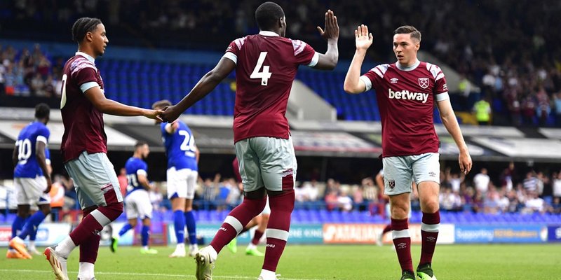 West Ham United là CLB có truyền thống và thâm niên lâu đời tại Anh